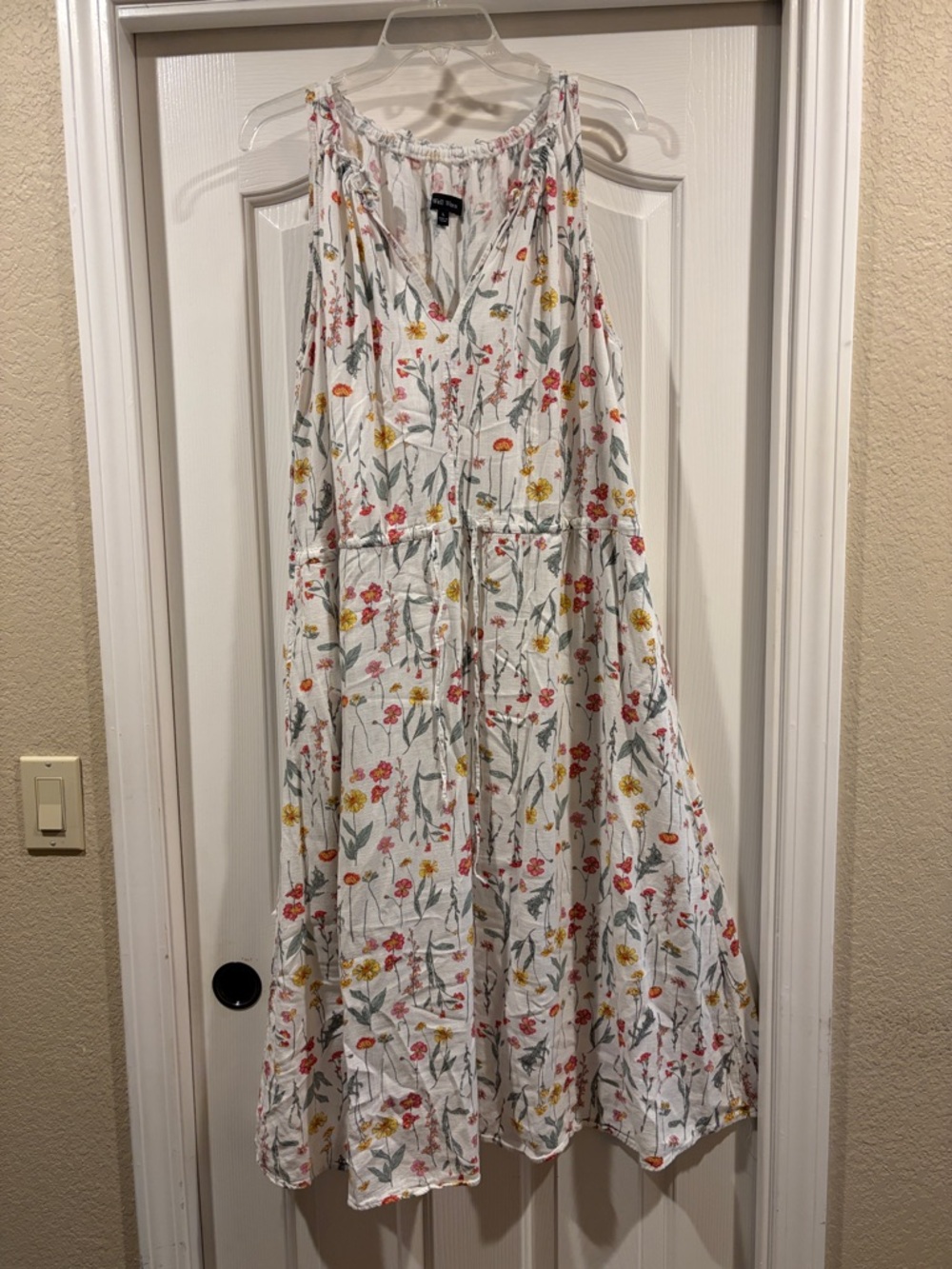 Well worn Floral Tie-Waist Sundress - White with Pink & Yellow Flowers size L - Picture 1 of 6